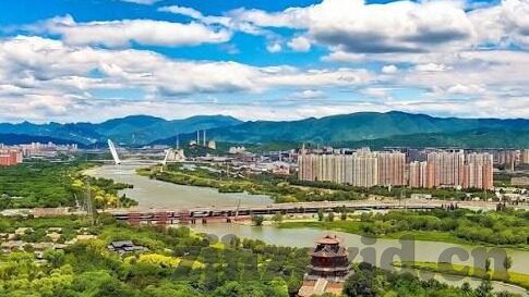 美日韩av片-成人娱乐内容的社会影响与文化反思